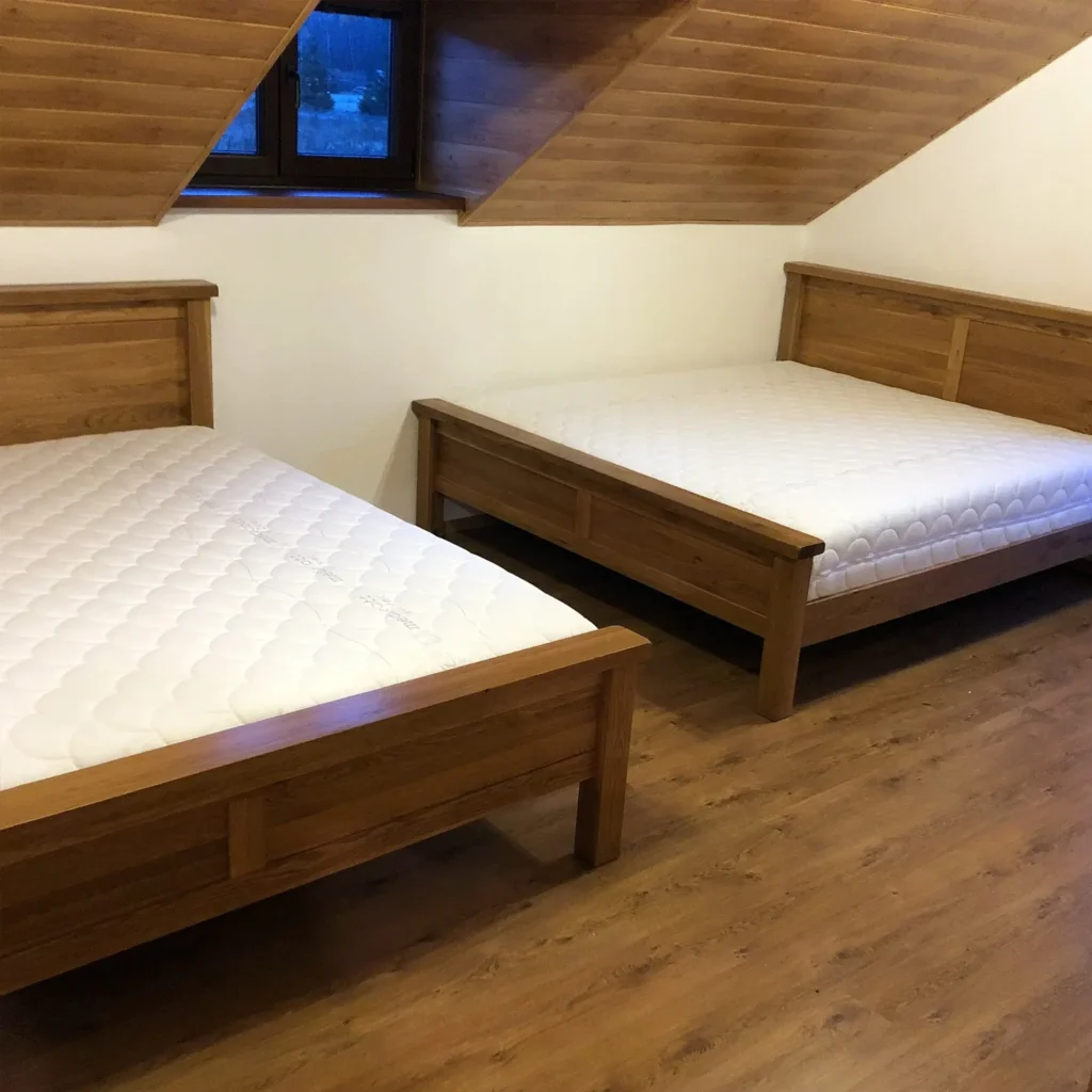 Masívna manželská posteľ SEL037