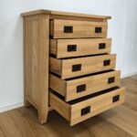 komoda so zasuvkami