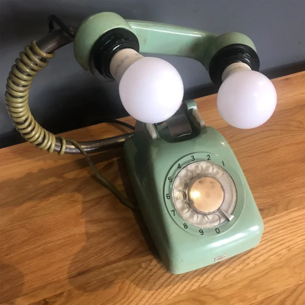 retro telefón ako lampa