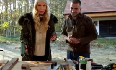 Katka z relácie Na Chalupe tmelí s technológiou Woodrepair