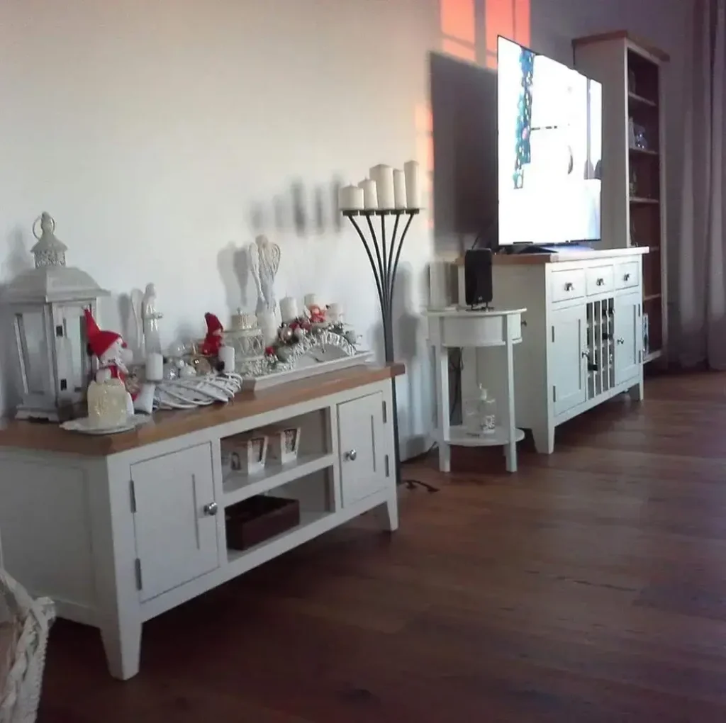 Biela TV skrinka - Dubu Nábytok z masívu