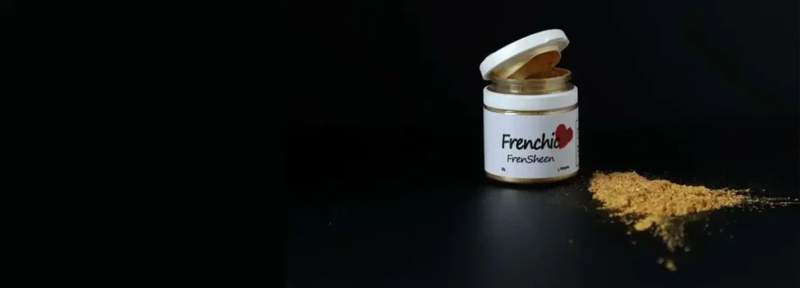 Emočná fotografia zlatého metalického prášku Gorgeous Gold - Dubu.sk - metalické prášky Frenchic Slovensko