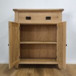 skrinka so zásuvkou z dreva