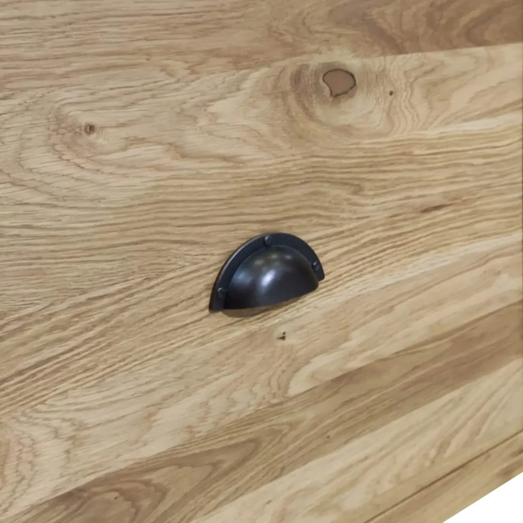 Madlo na zásuvkach 3-dielnej šatníkovej skrini - Dubu.sk - nábytok z masívu