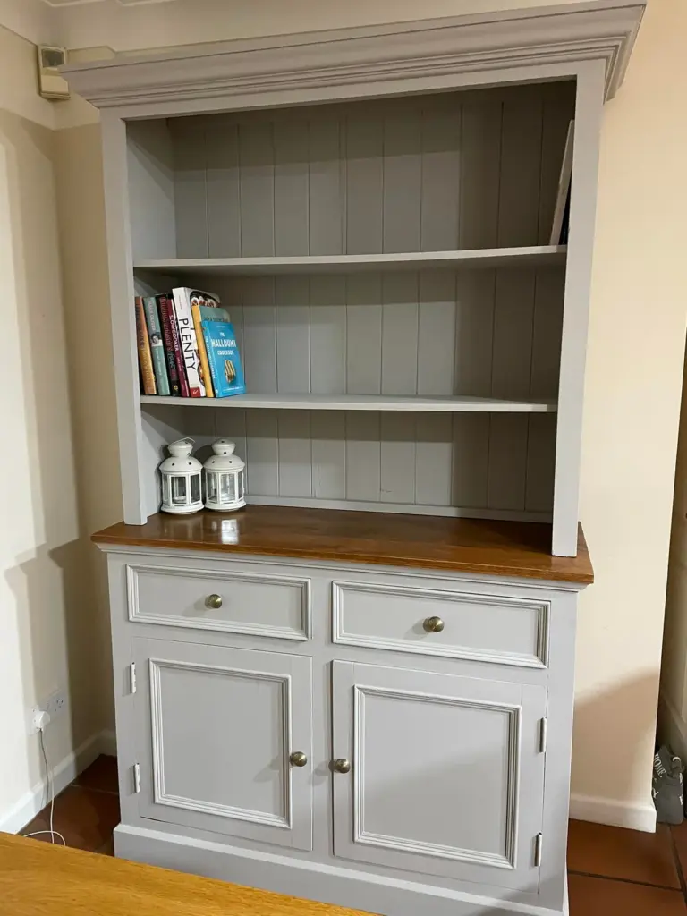 sivá kriedová farba na drevo posh nelly