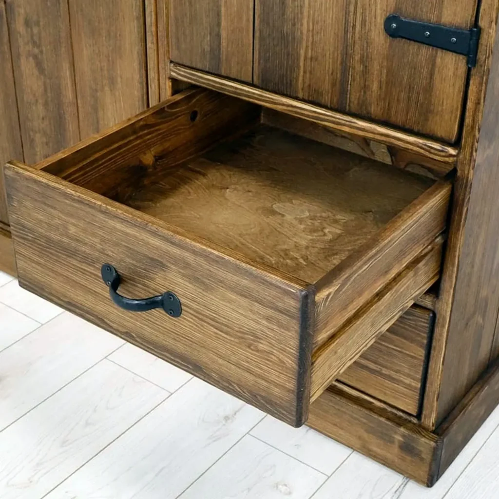 zasuvka borovicovej skrine