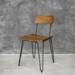 Industriálna kovová stolička s dreveným sedákom a dreveným operadlom 50x40x80 cm
