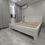 Manželská posteľ v bielej farbe