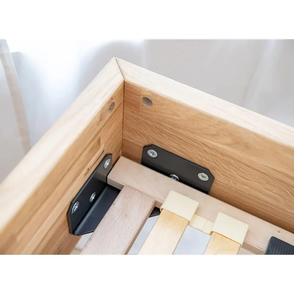 postel s kvalitnymi spojmi masiv dub