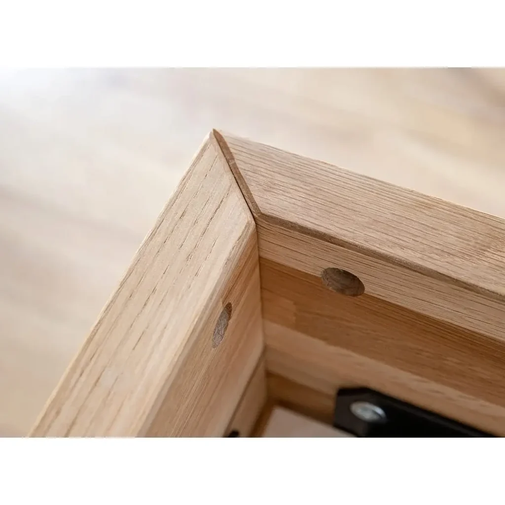 dokladne spajane kvalitne postele z dubu