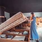 úložný priestor pre masívne manželské postele