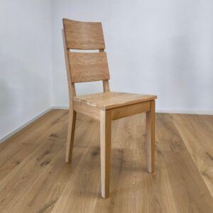 masívna kuchynská stolička