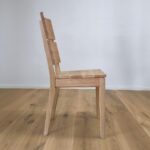 drevená stolička do jedálne