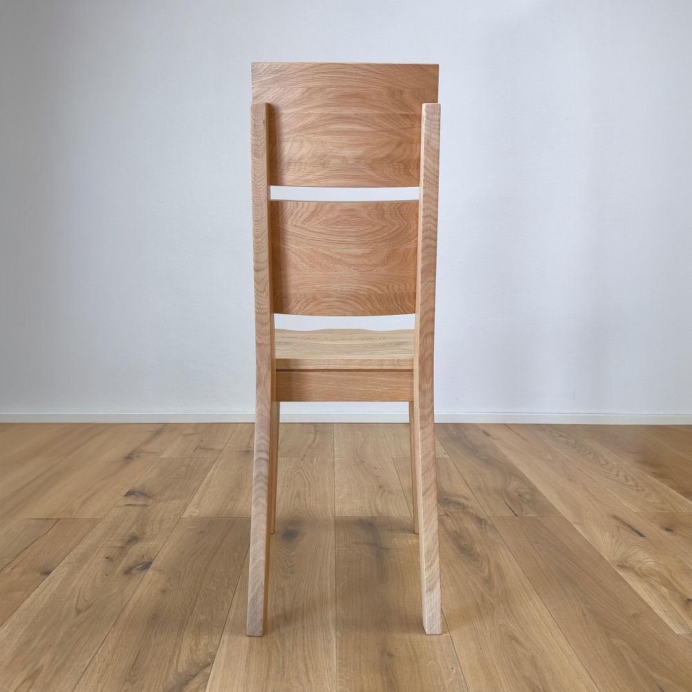 10125603-05 stolička z masívneho dreva