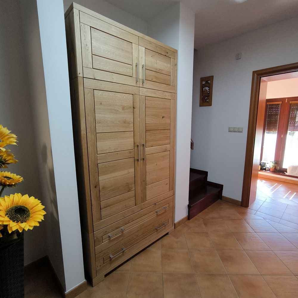 IN01-20-14 dubová šatníková skriňa do chodby