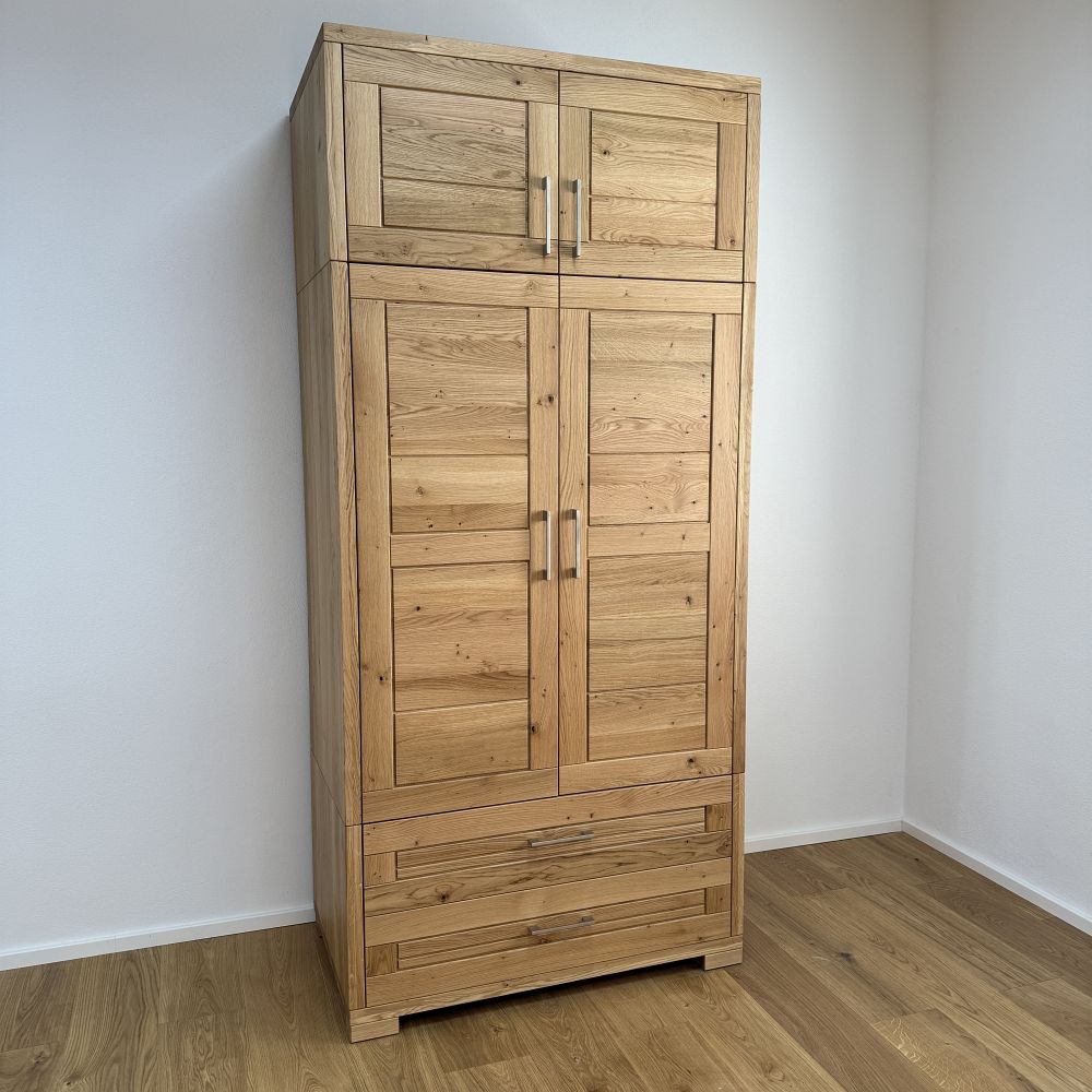 IN01-20-3 drevená skriňa na šaty do spálne