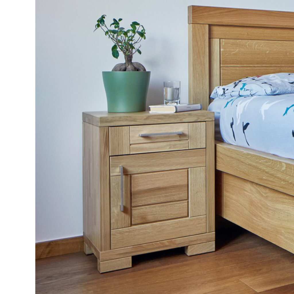 kvalitné nočné stolíky z masívu na mieru