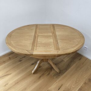 Oválny rozkladací stôl z masívu