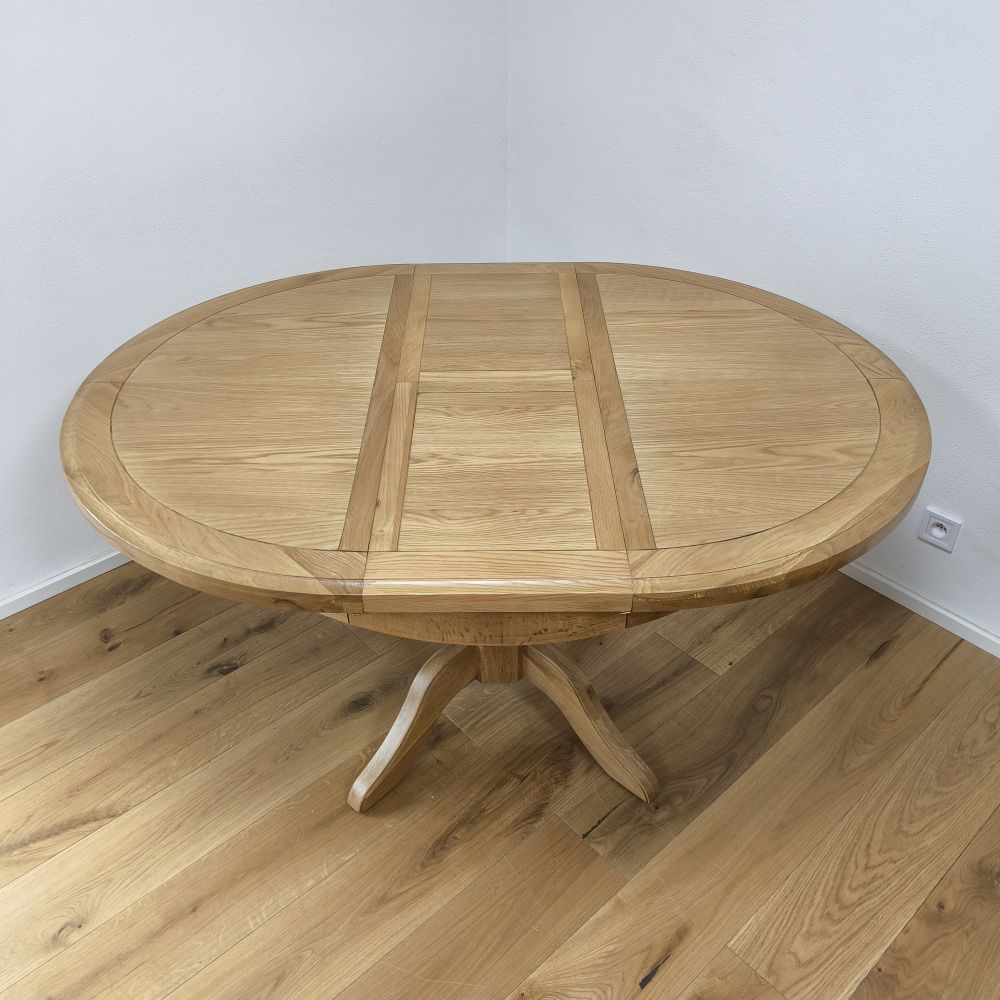 Oválny rozkladací stôl z masívu