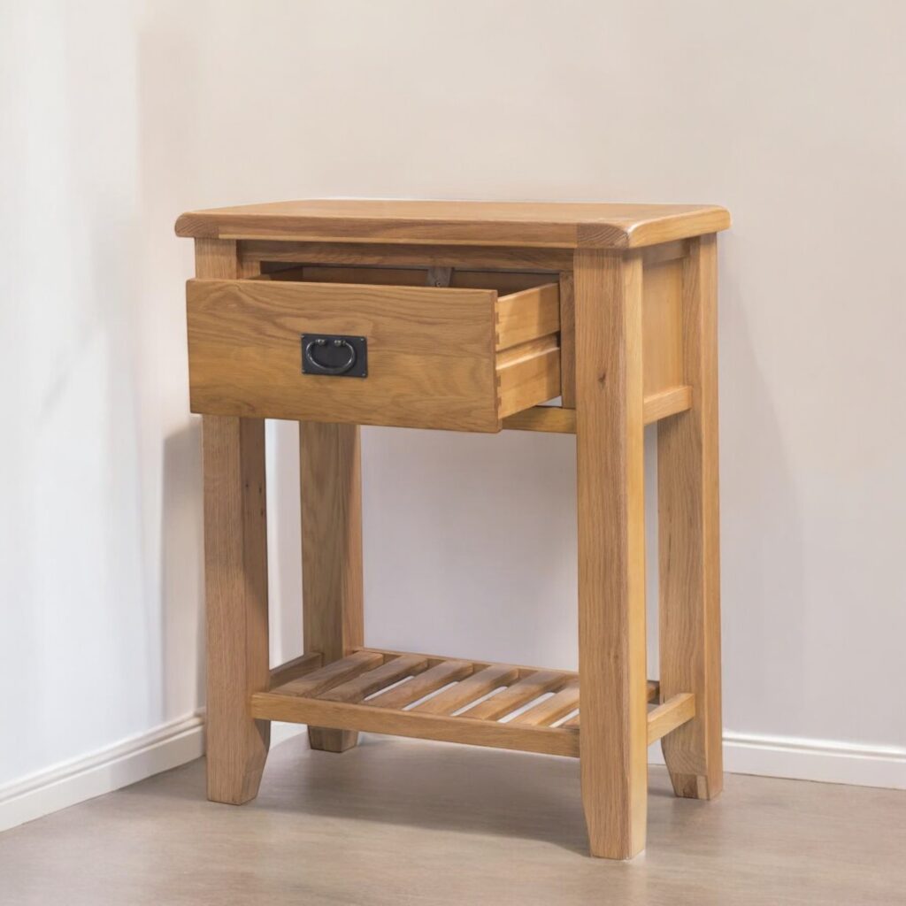 maly stolik na kluce do chodby