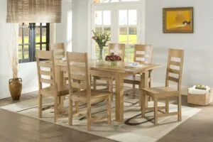 Jedálenská zostava z masívu stol a stolicky