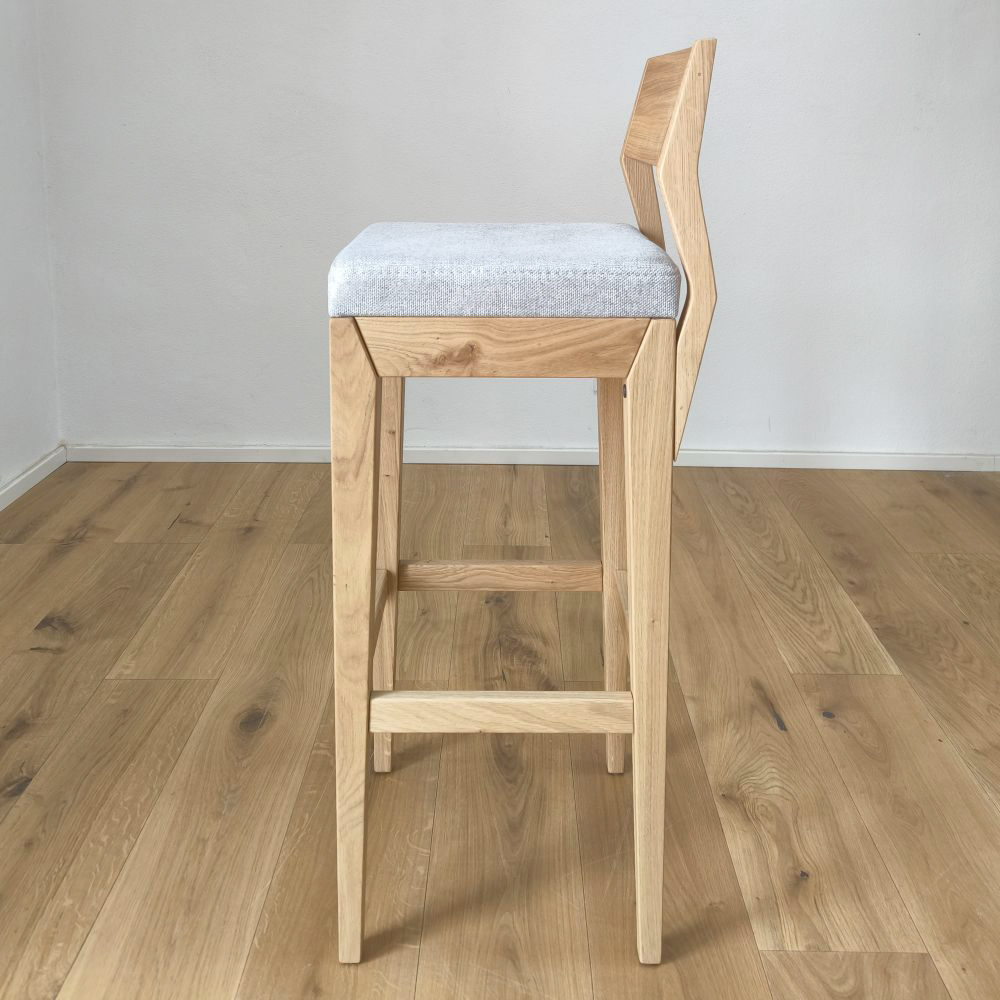 EV16-14-2 drevená barová stolička