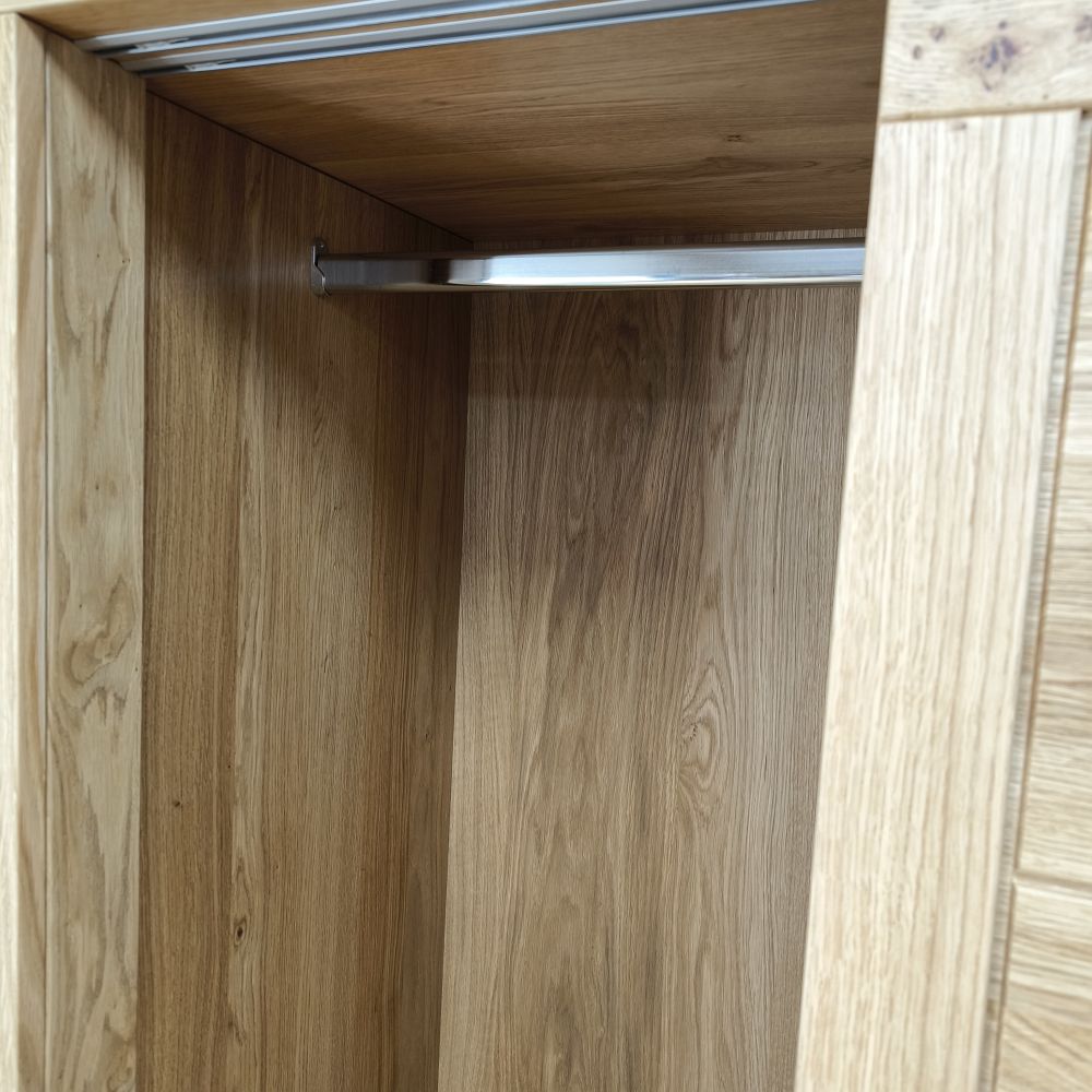 IN01-27-1 skrina na odsuv s tycou na vesanie