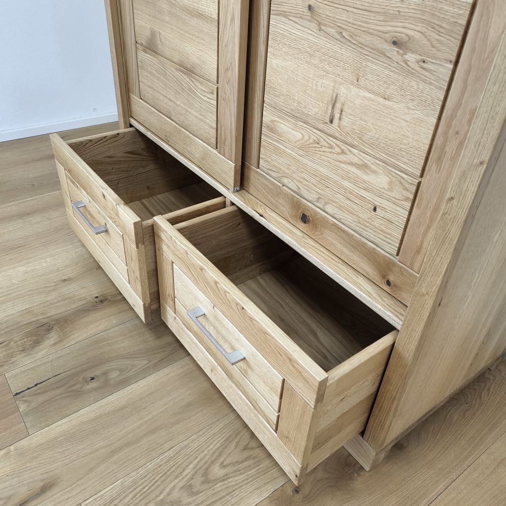 IN01-27-4 satnikova skrina so zasuvkami drevo masiv dub