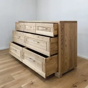 šuflíková komoda z masívu