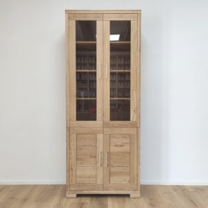 presklená vitrína z dubového dreva