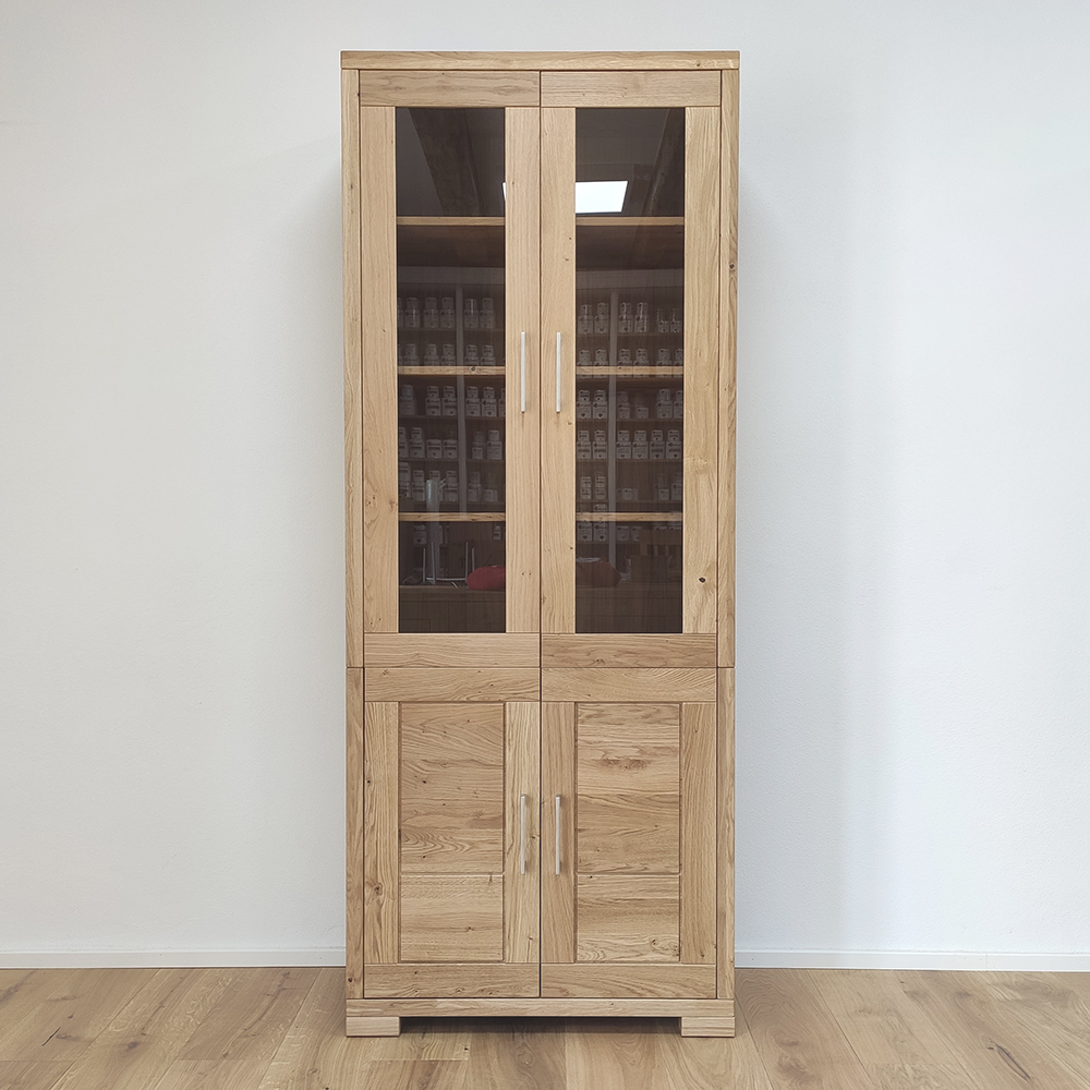 presklená vitrína z dubového dreva