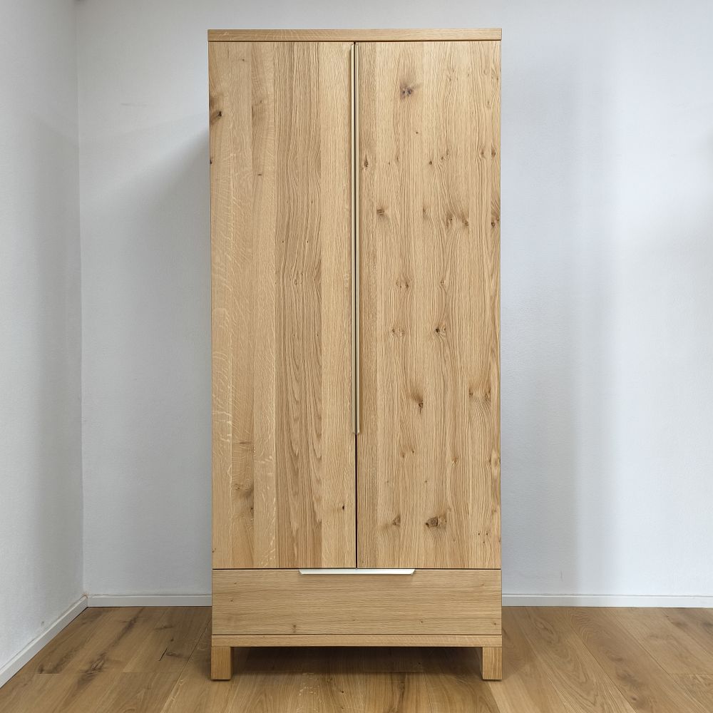 šatníková skriňa