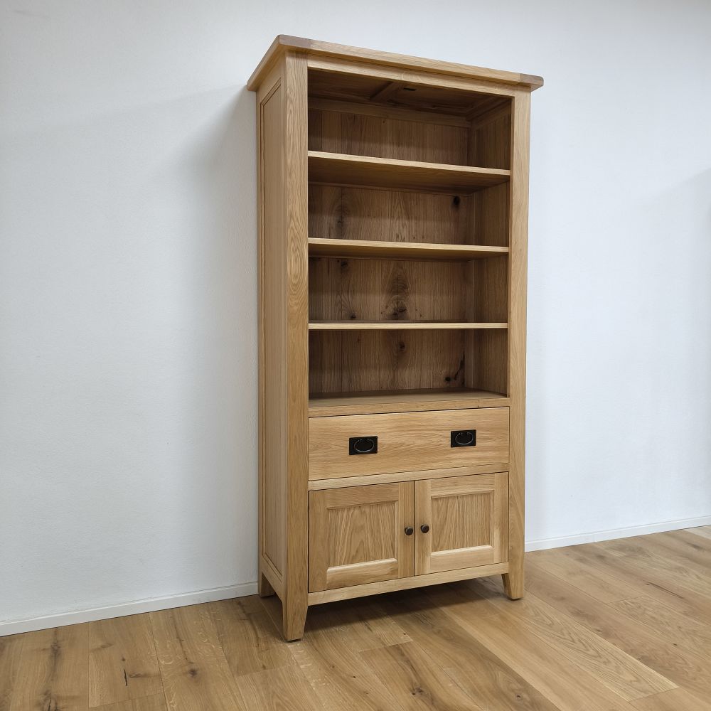 dubová knižnica z masívu do obývačky