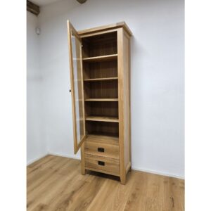 kvalitná masívna vitrína z dubového dreva