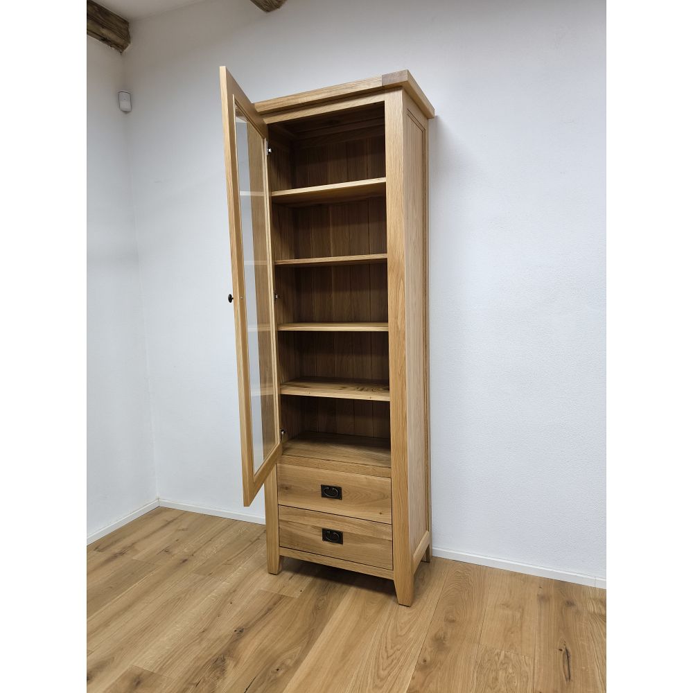 kvalitná masívna vitrína z dubového dreva