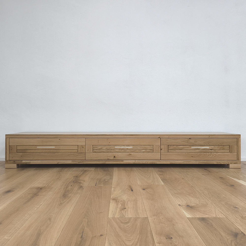 nízka široká tv skrinka