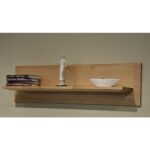 drevená polica na stenu