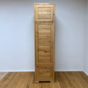 dubová masívna skriňa