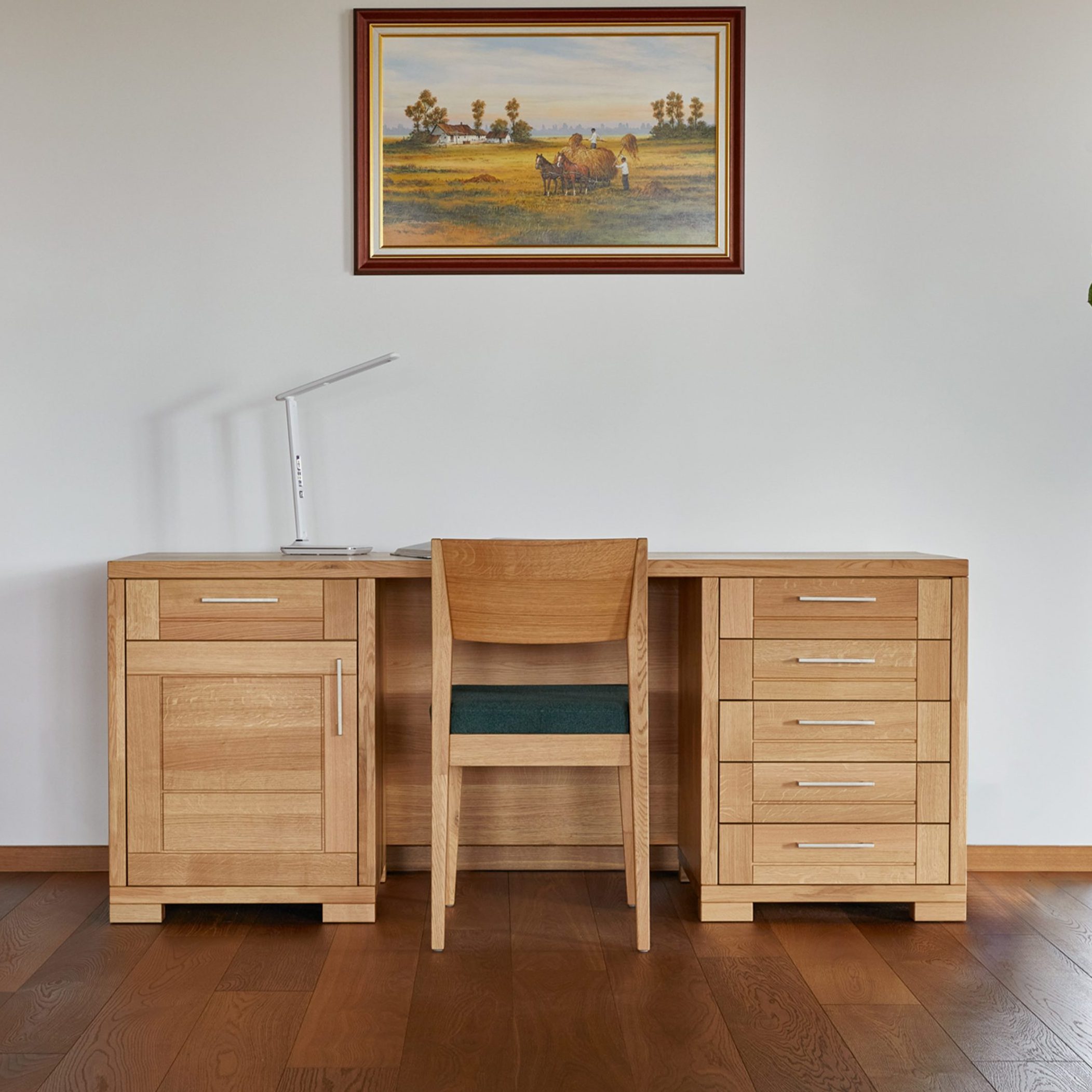 písací stolík z masívu do pracovne