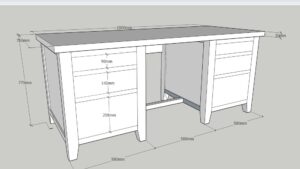 drevený pracovný stôl