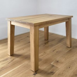 masívny kuchynský stôl