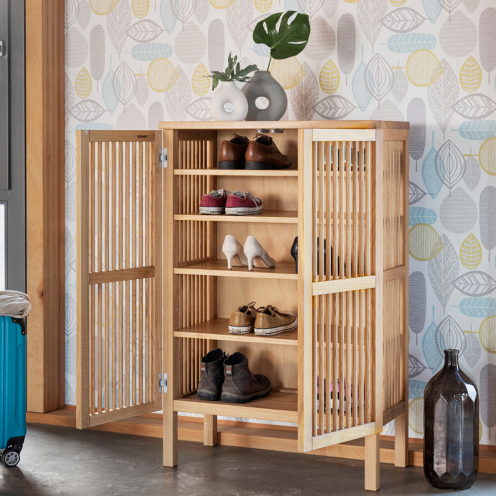 Drevený botník z masívu