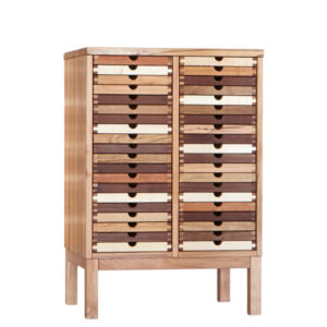 Dizajnová skrinka s nadčasovým dizajnom z masívu Sixay SIXtematic