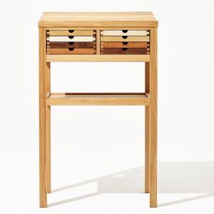 prezentačný stolík z masívu