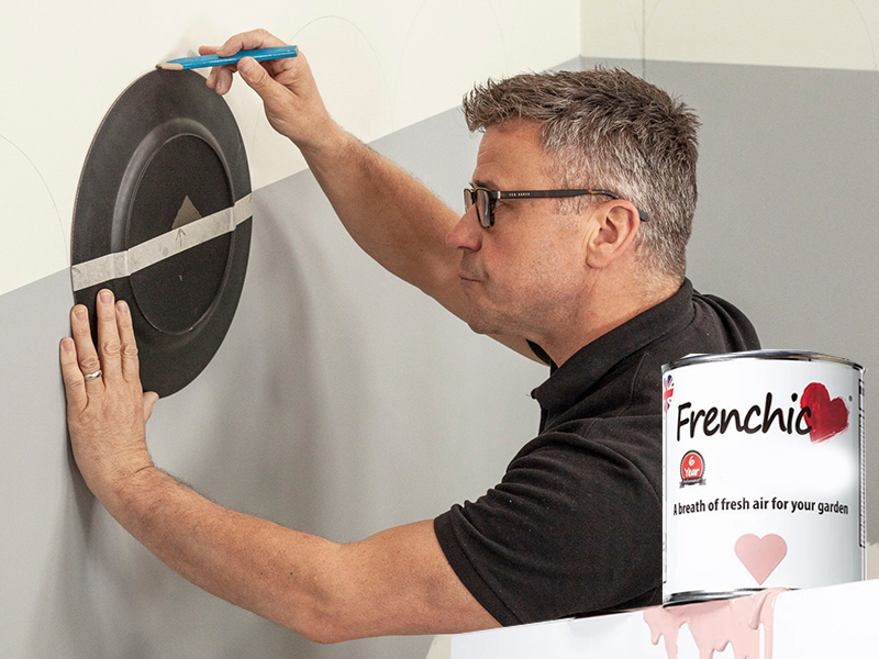 Ako namaľovať vlnky na stenu pomocou kriedových farieb