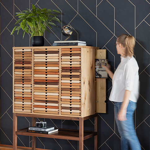 Dizajnový nábytok Sixtematic z 9 druhov dreva