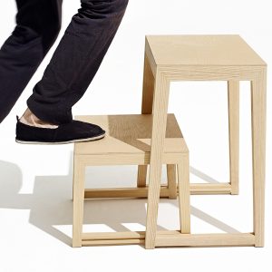 Drevená multifunkčná taburetka