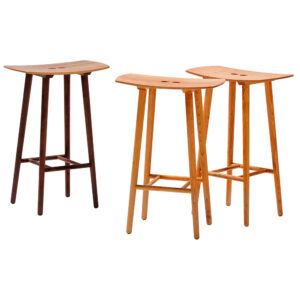 Masívna barová taburetka