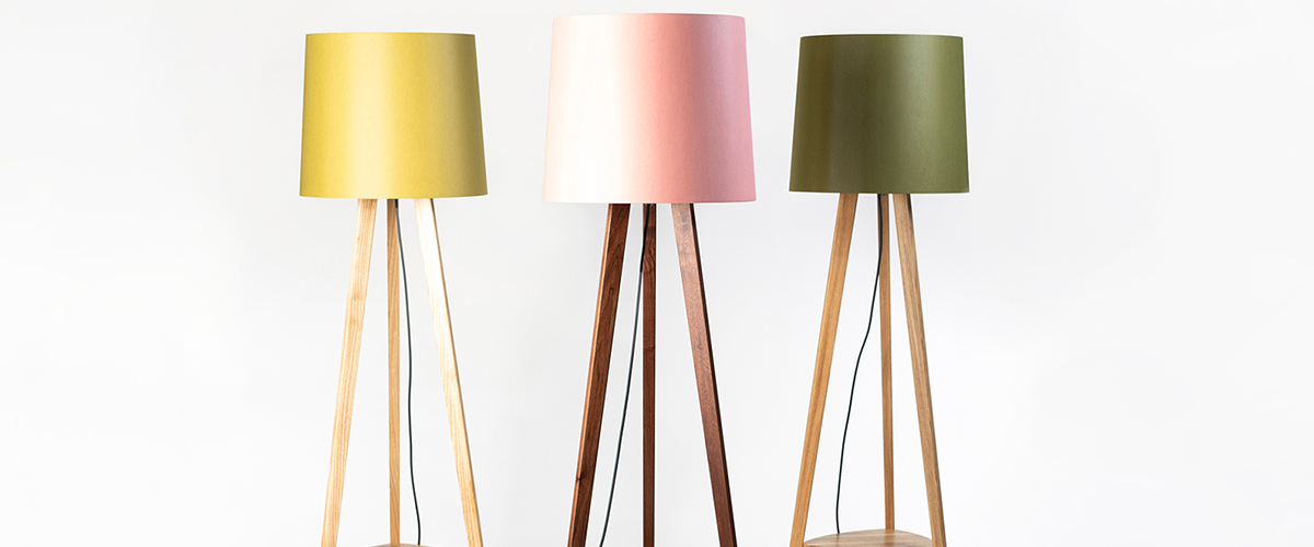 5952000-wide Drevená lampa stojacia