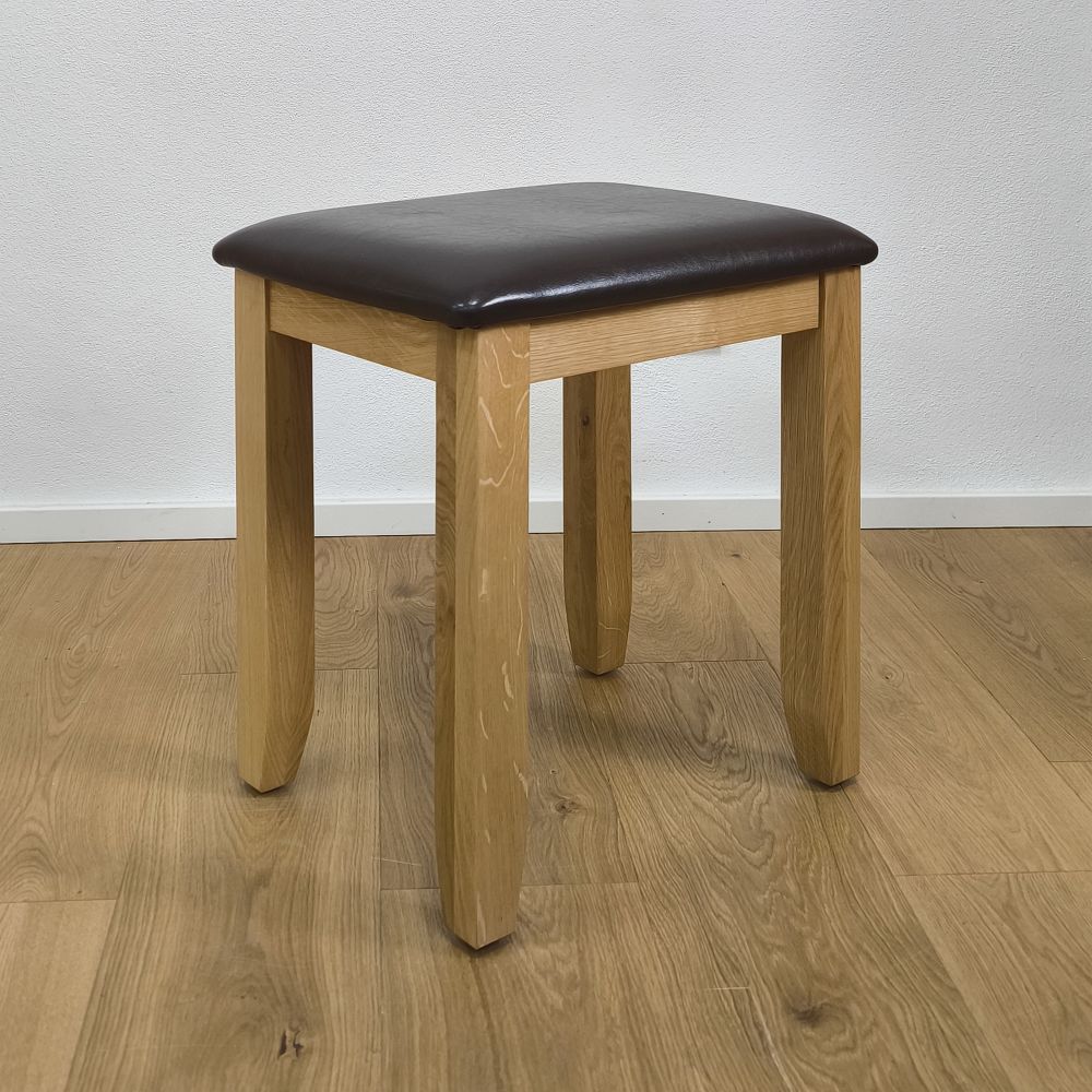 SAVMS-T-04 taburetka s čalúnením